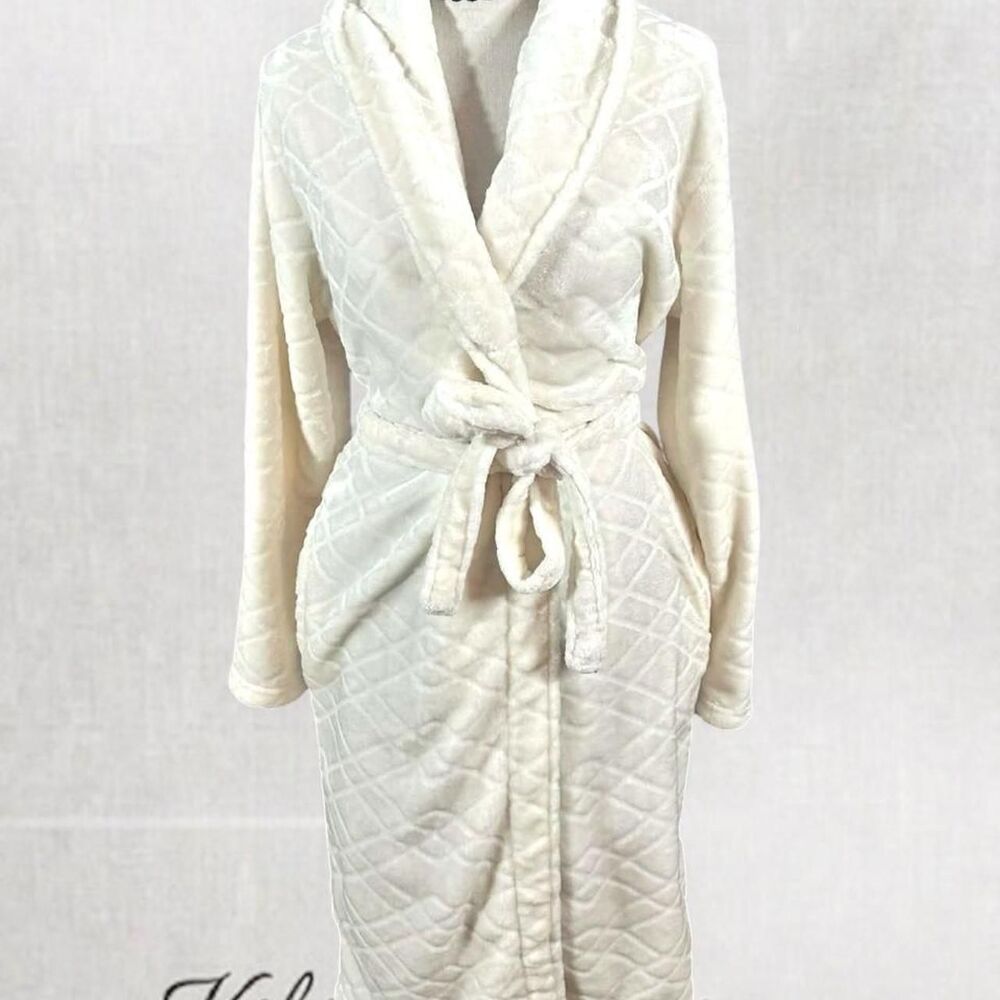 Luxury Chic Cream Quilted Cozy Robe with Pockets and Tie Waist